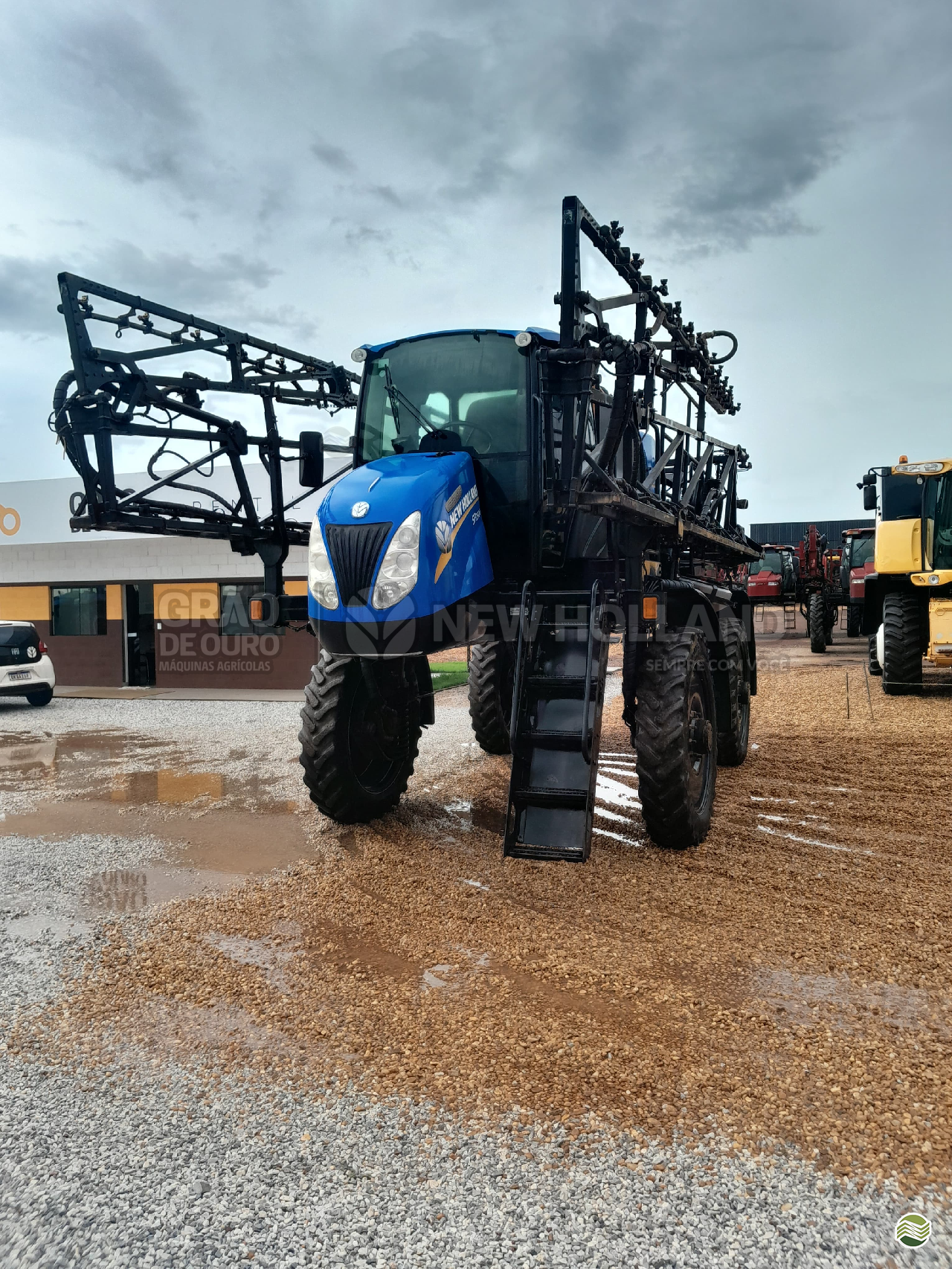 PULVERIZADOR NEW HOLLAND SP2500 Tração 4x4 Grão de Ouro - New Holland GURUPI TOCANTINS TO